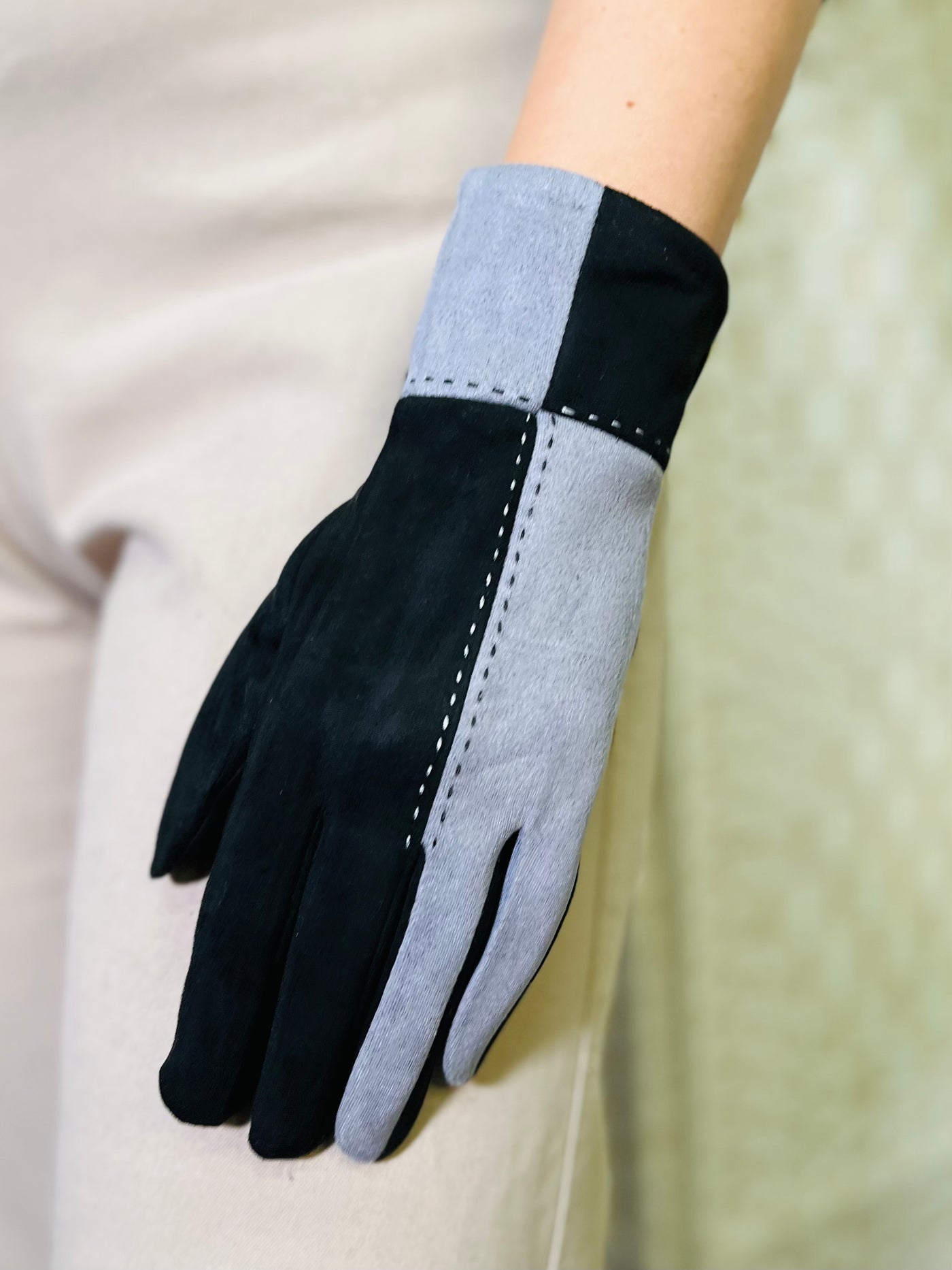 Block Print Gloves-Grey & Black