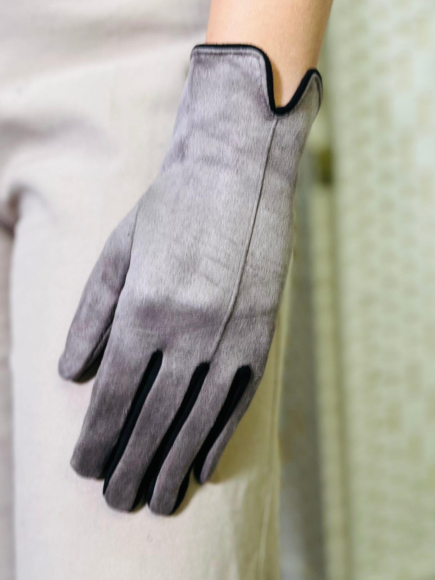 Two Toned Gloves-Silver & Black