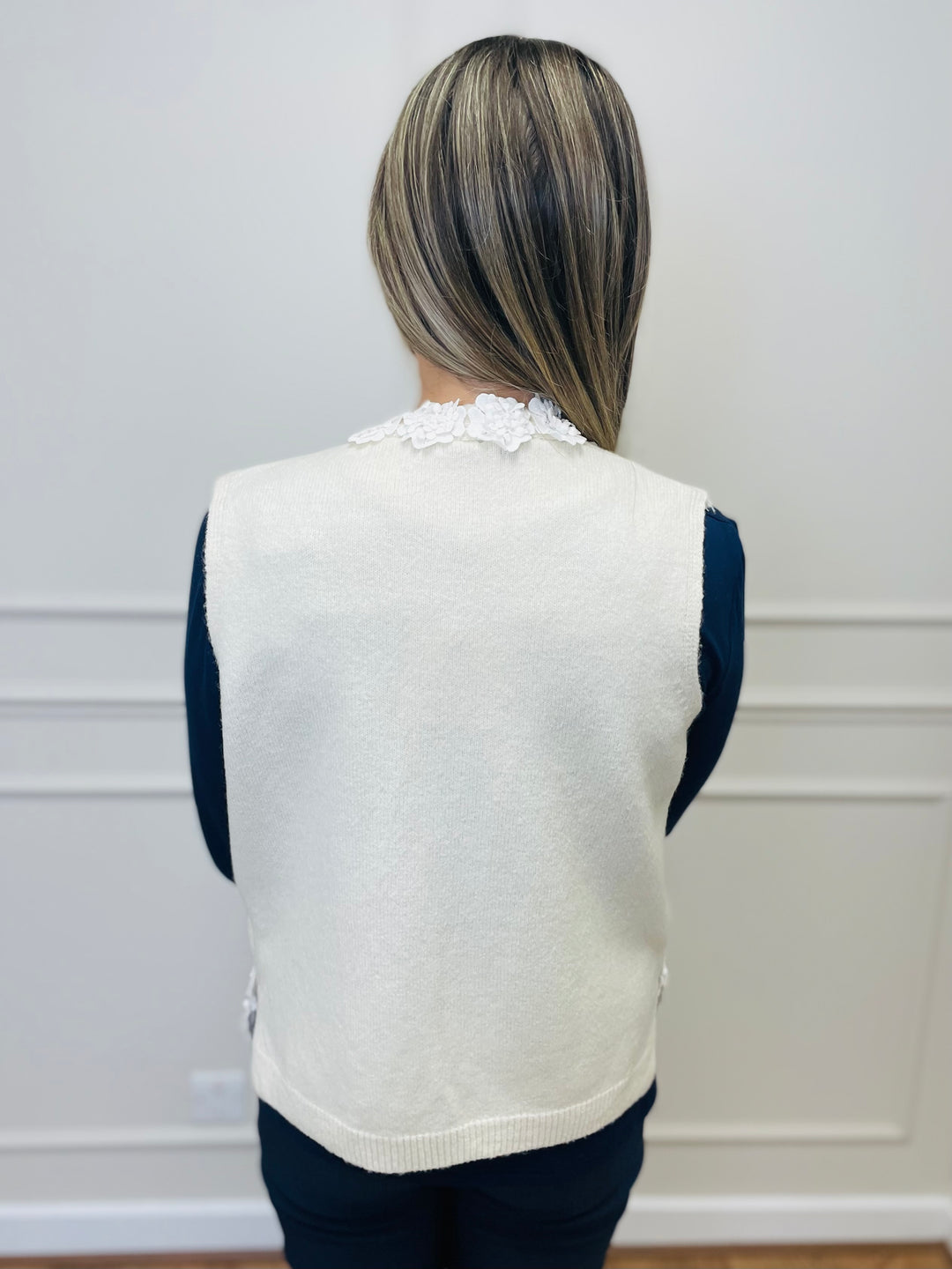 "MAGI" Floral Trim Gilet-Cream