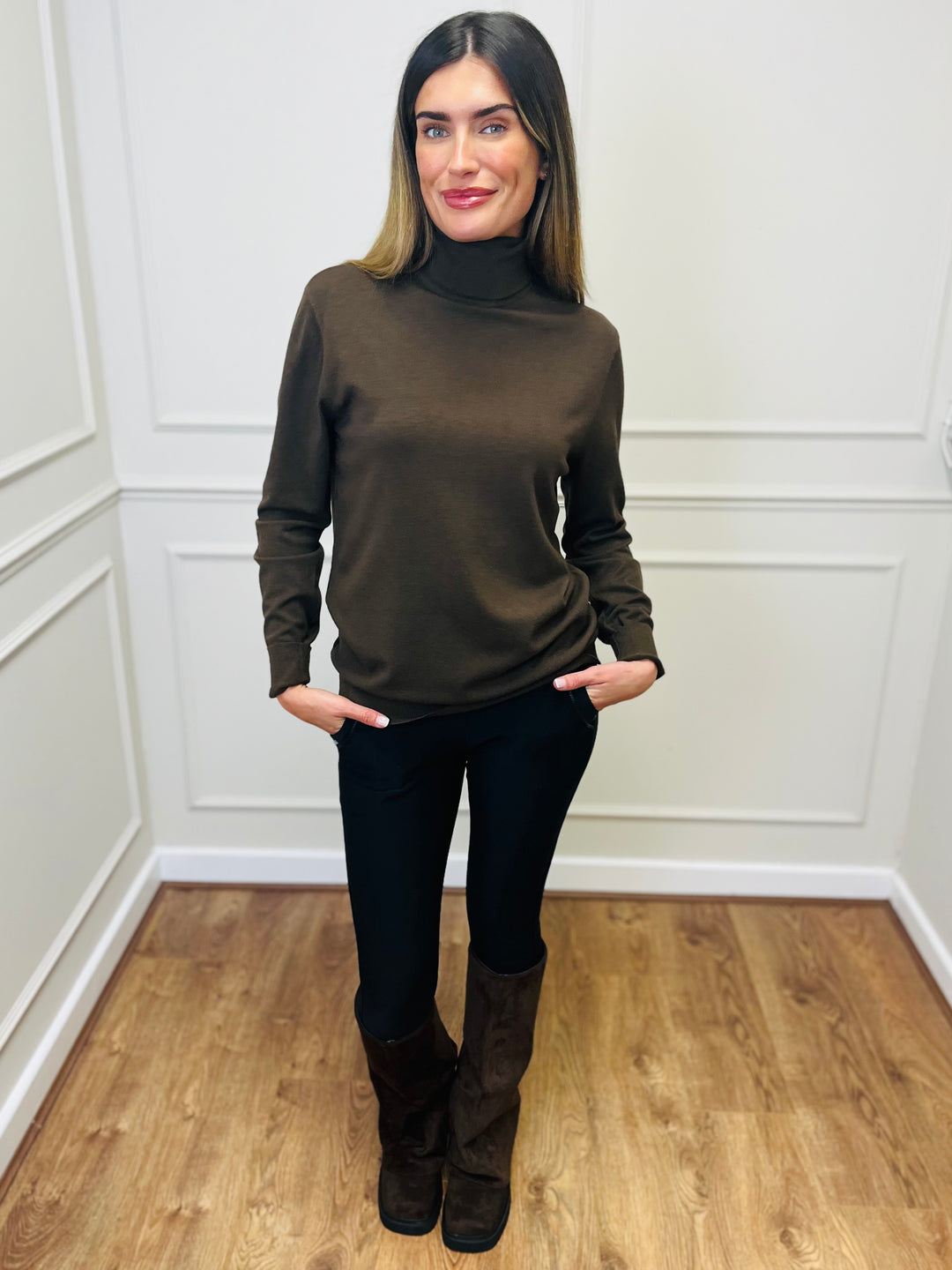 "ROBIN" Polo Neck-Chocolate