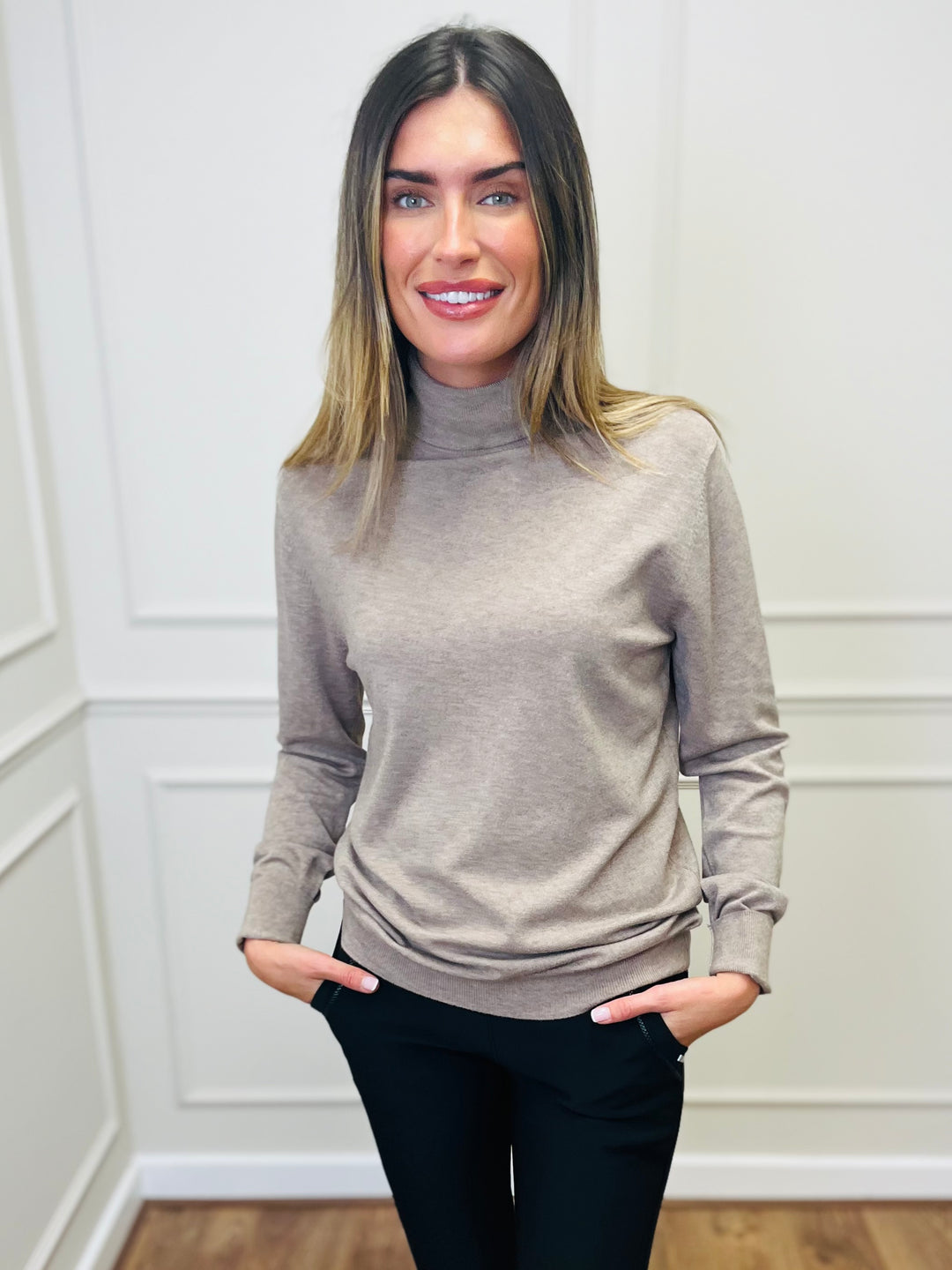 "ROBIN" Polo Neck-Mocha