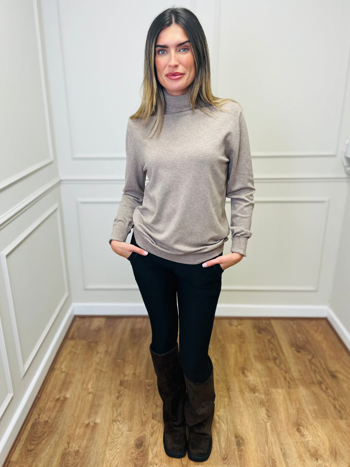 "ROBIN" Polo Neck-Mocha