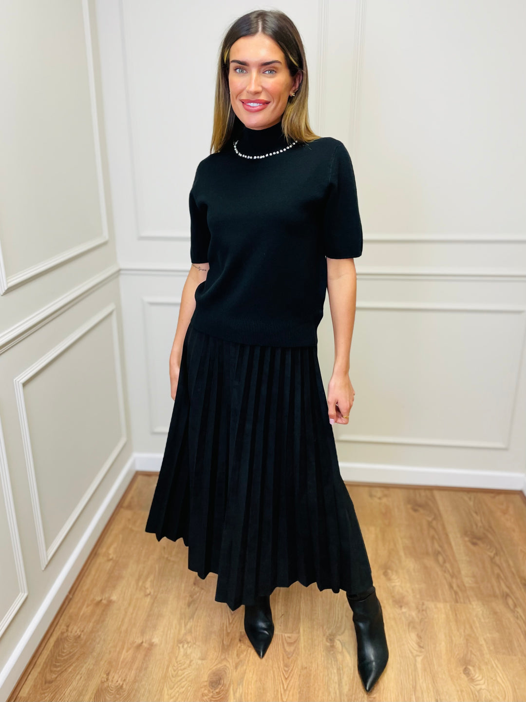 "PEARL” Short Sleeve Fine Knit-Black