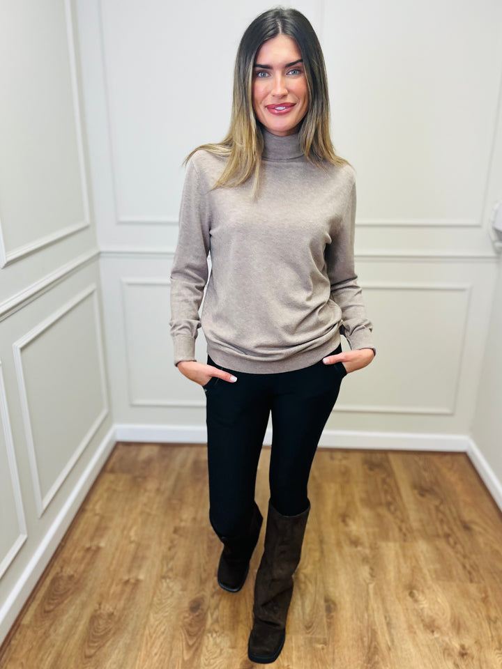 "ROBIN" Polo Neck-Mocha