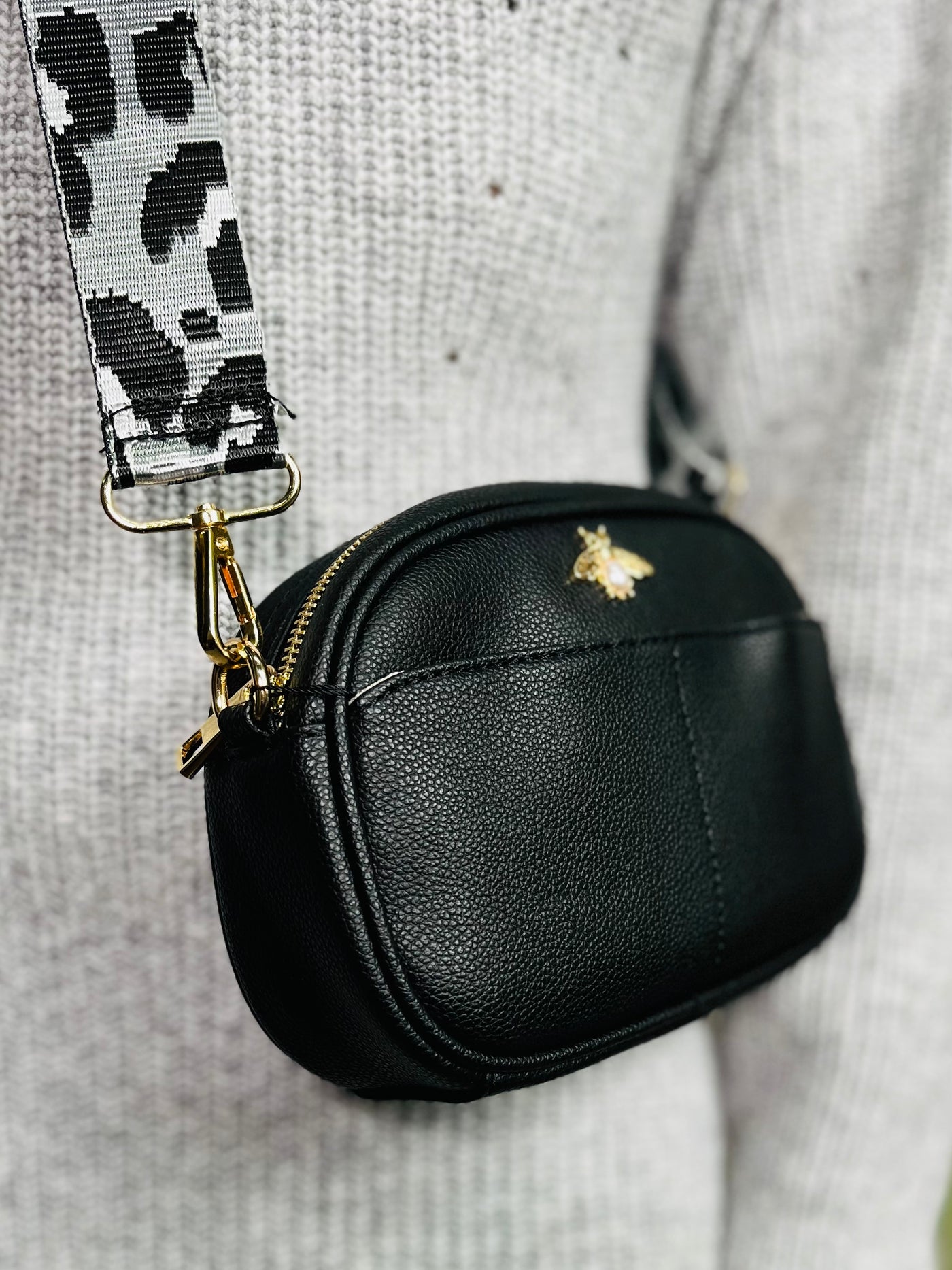 "POOCHI" Small Crossbody Handbag-Black