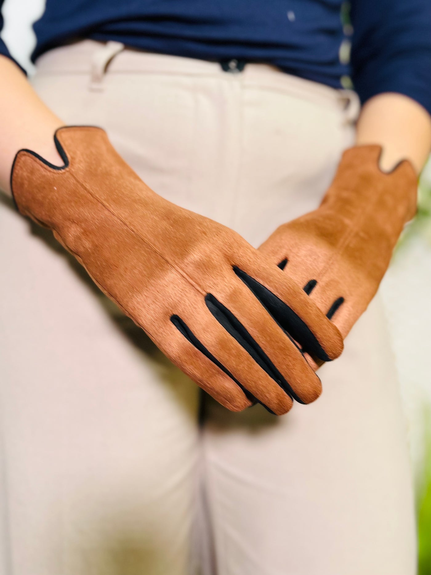 Two Toned Gloves-Tan & Black