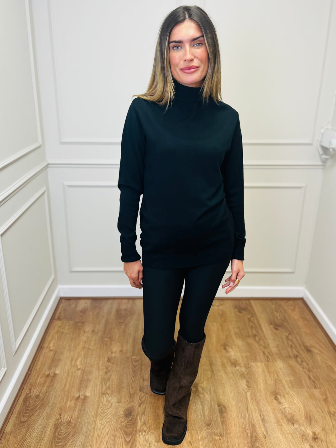 "ROBIN" Polo Neck-Black