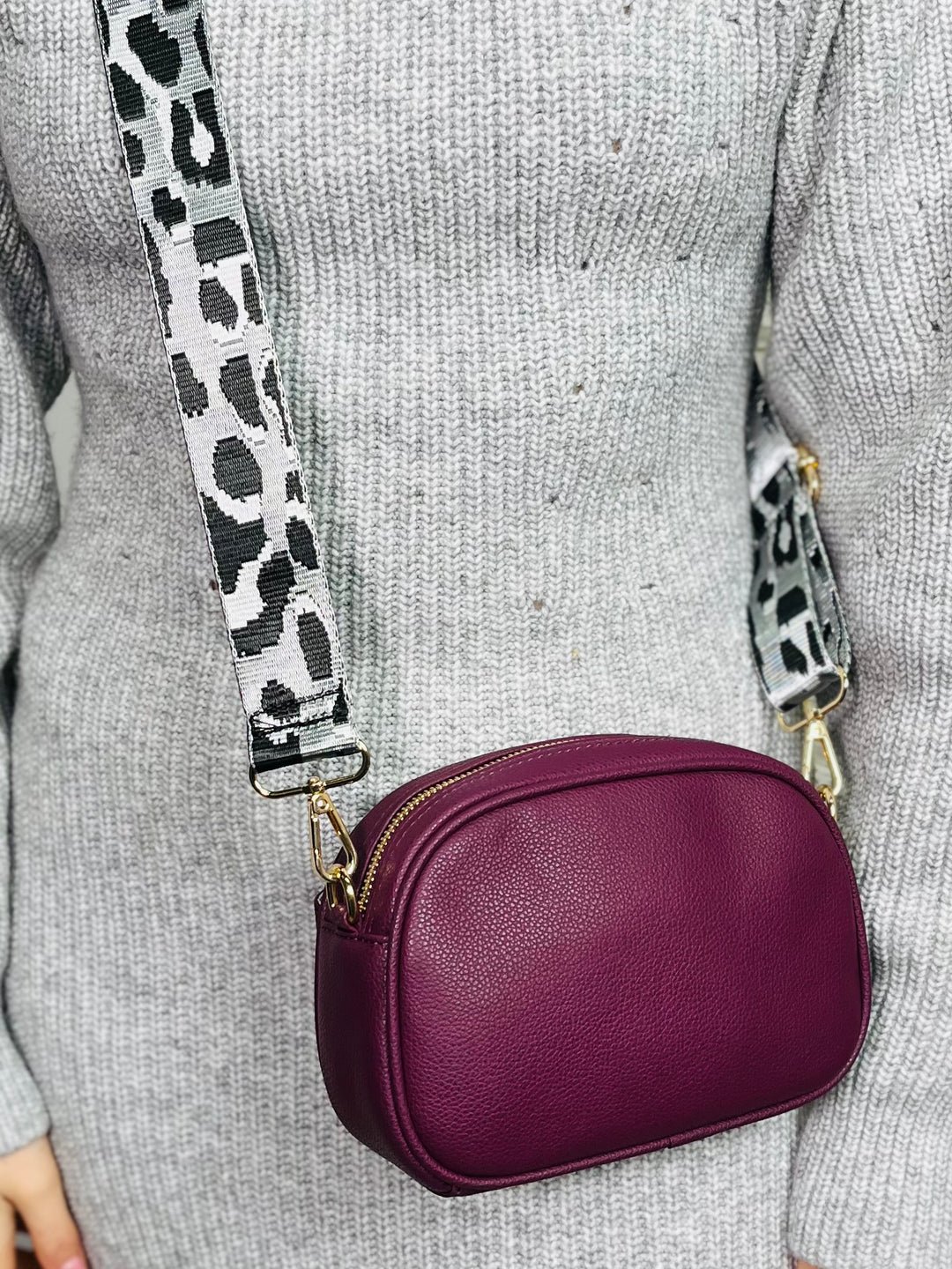 "POOCHI" Small Crossbody Handbag-Burgundy