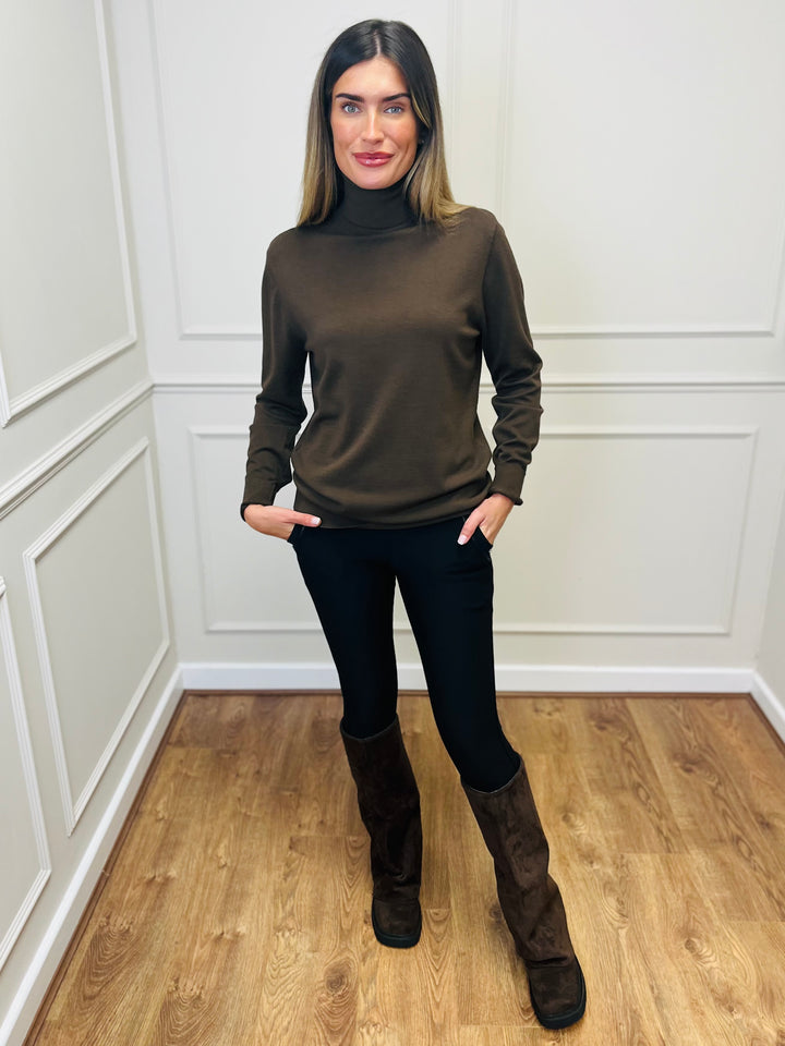 "ROBIN" Polo Neck-Chocolate