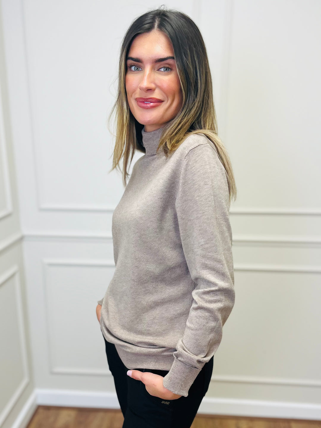 "ROBIN" Polo Neck-Mocha