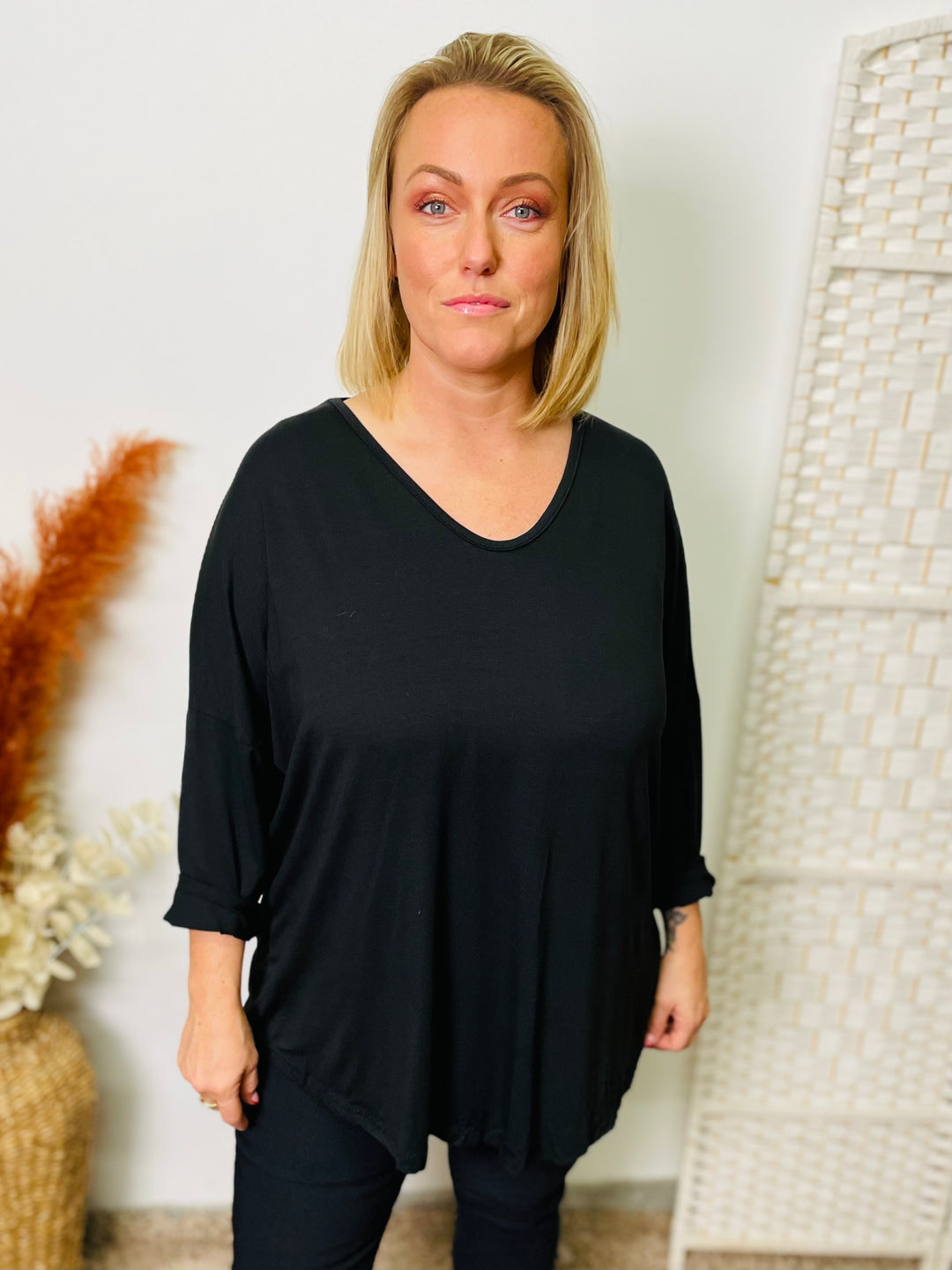 "HEIDI" V Neck Top-Black