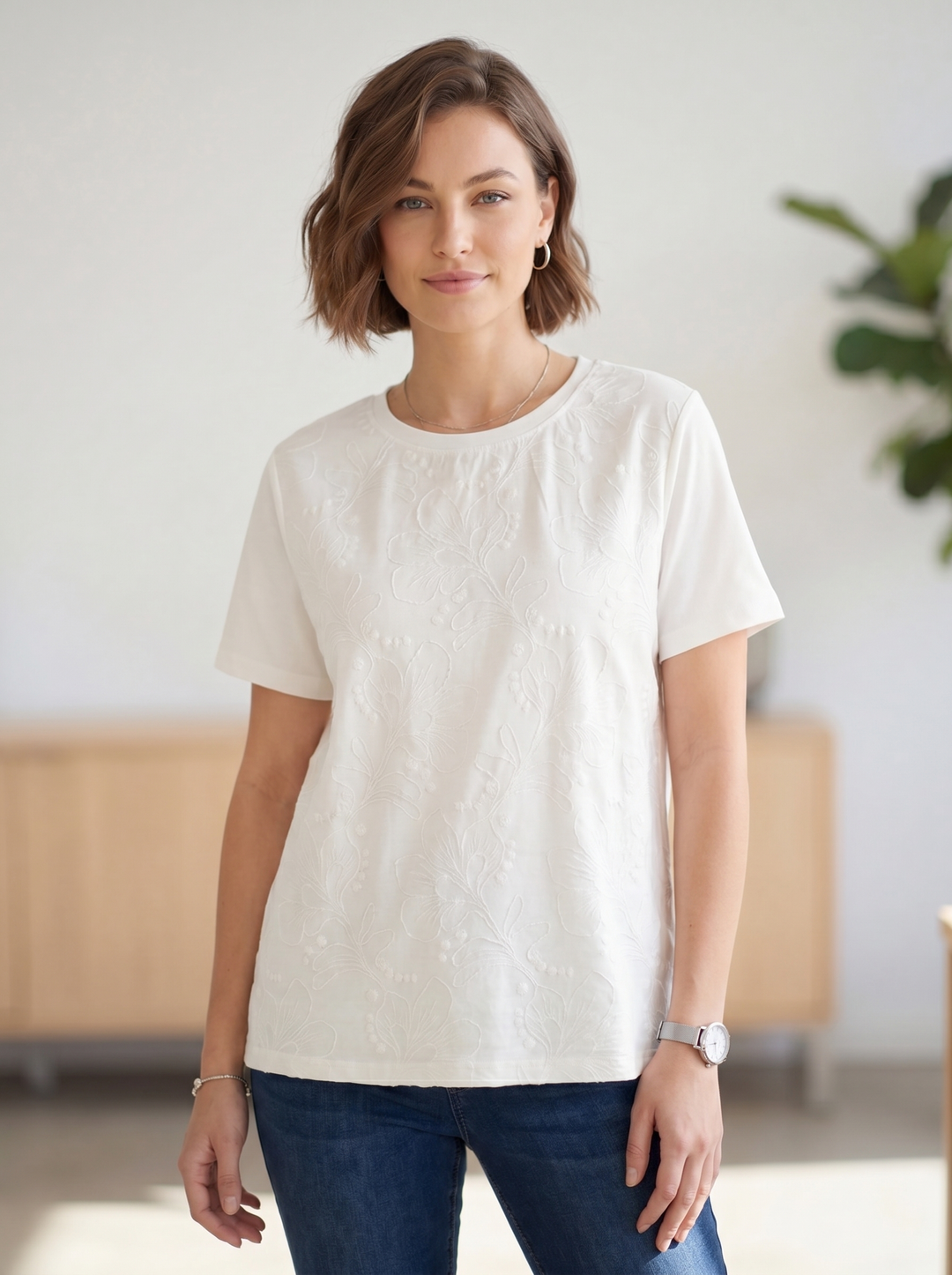 “EVIE” Brioderie T-Shirt - white