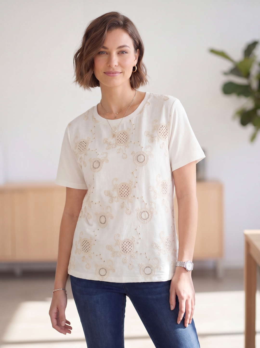 “EVIE” Brioderie T-Shirt - white