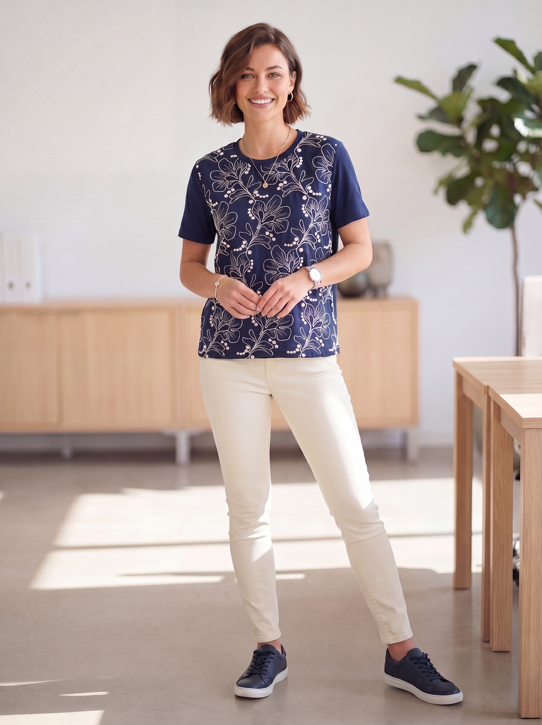 “EVIE” Brioderie T-Shirt - navy