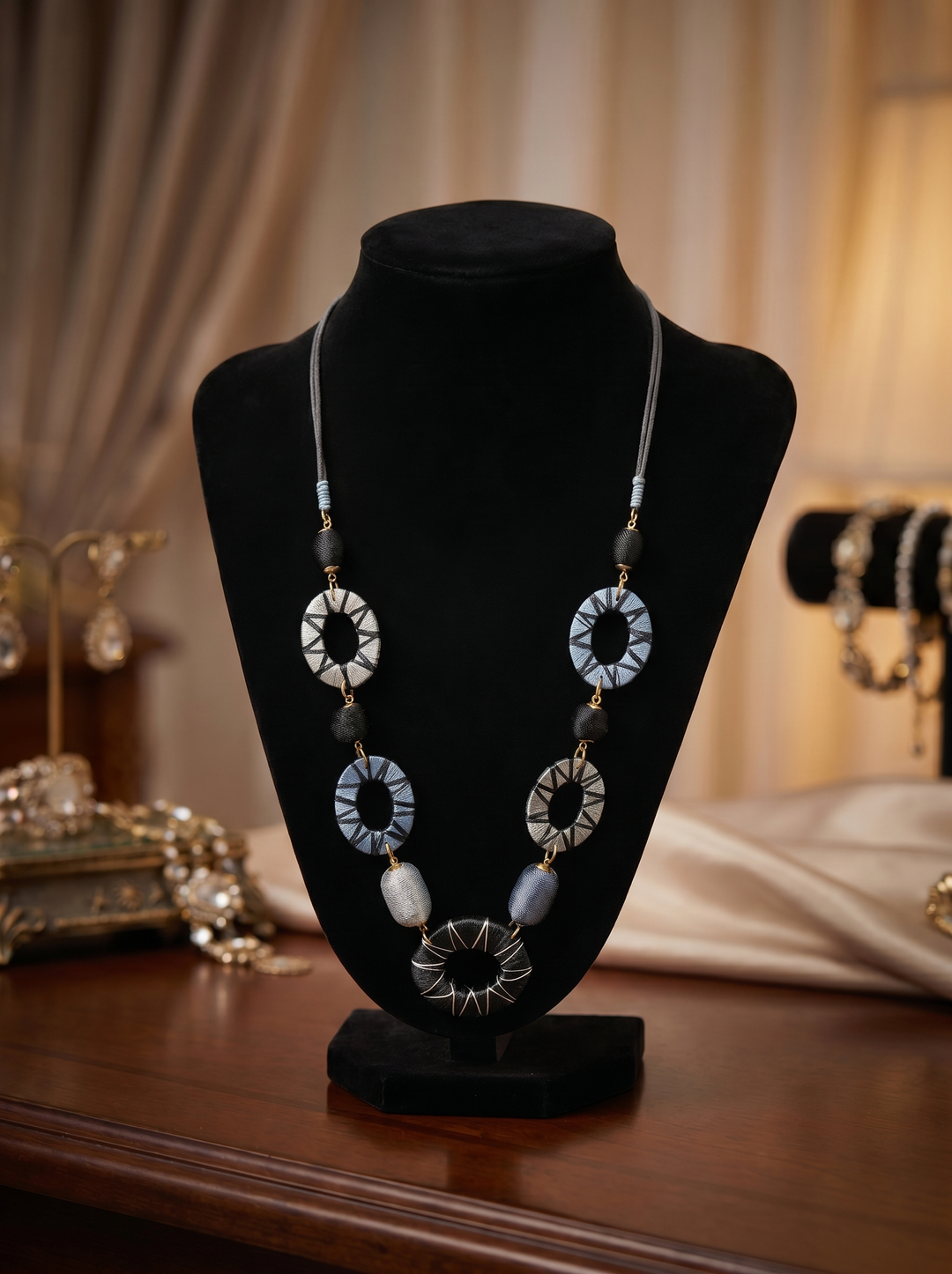 Shadow Halo Necklace