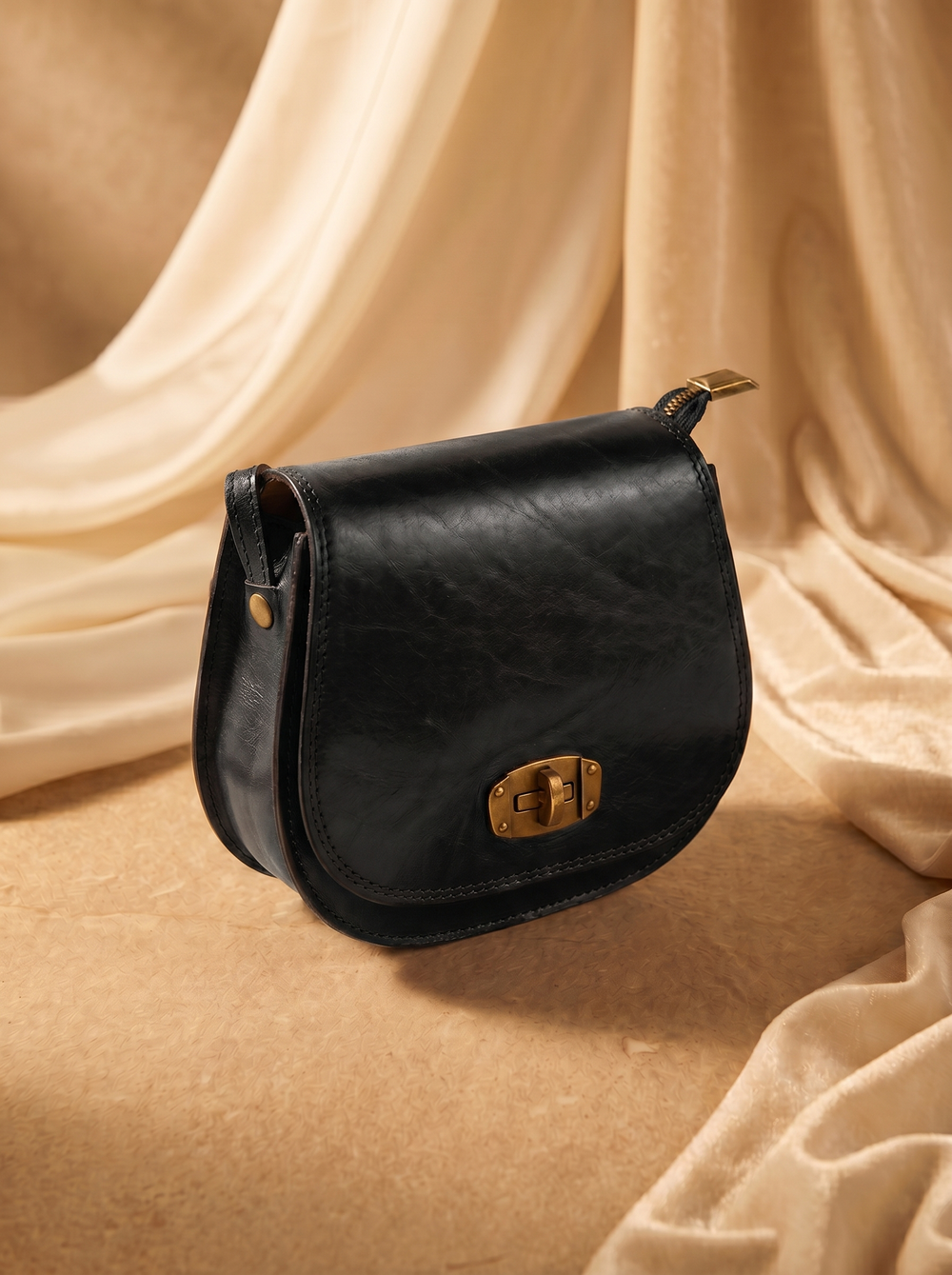 The “LA DOLCE PELLE” MADE IN ITALY Leather Crossbody Bag