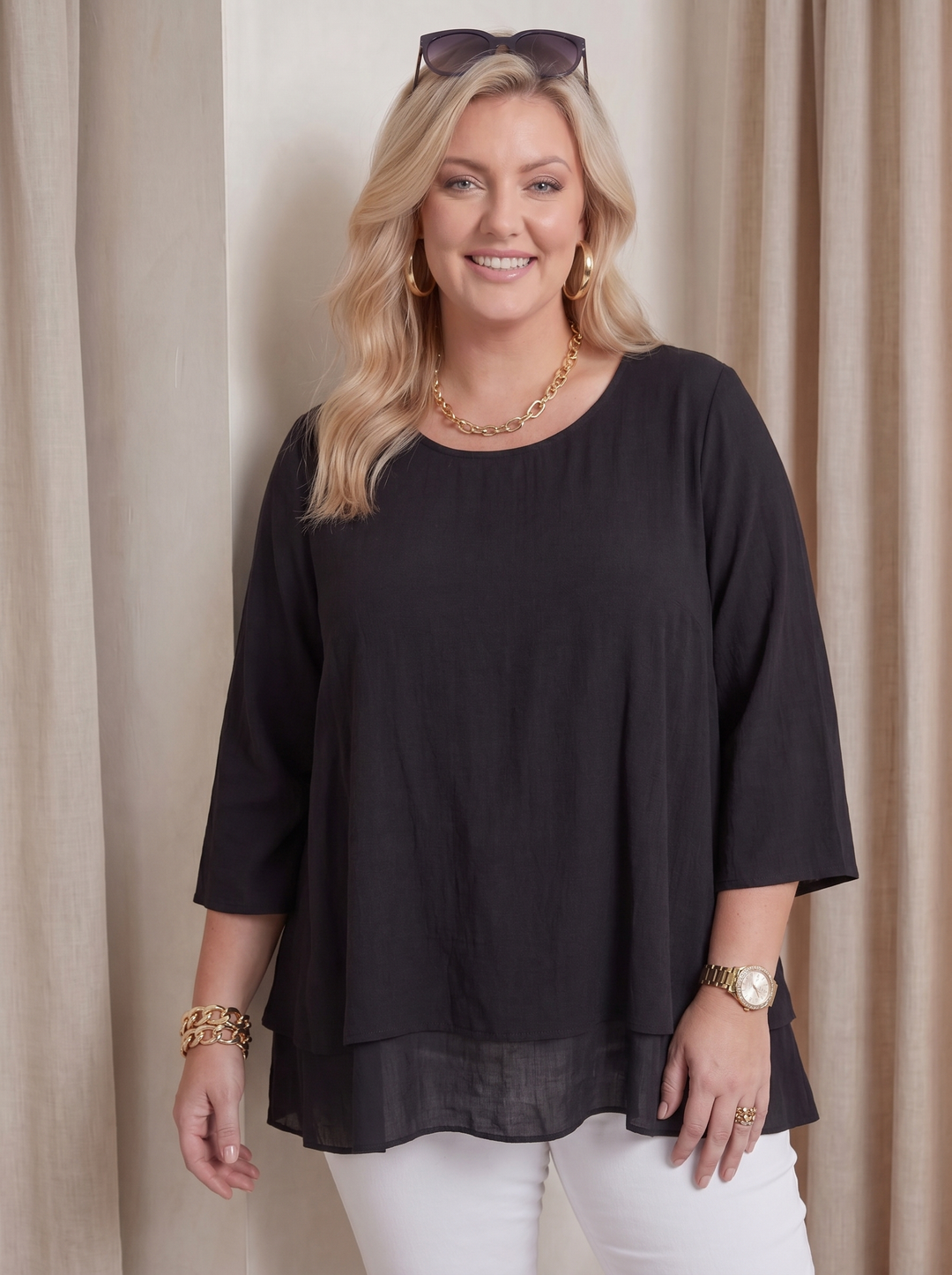 "SCARLETT” Relaxed Fit Split Back Top black

