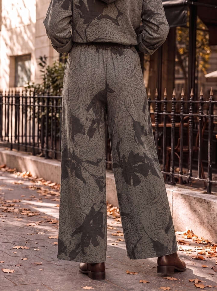 “TYRA” Printed Needlecord Barrel Trousers mocha