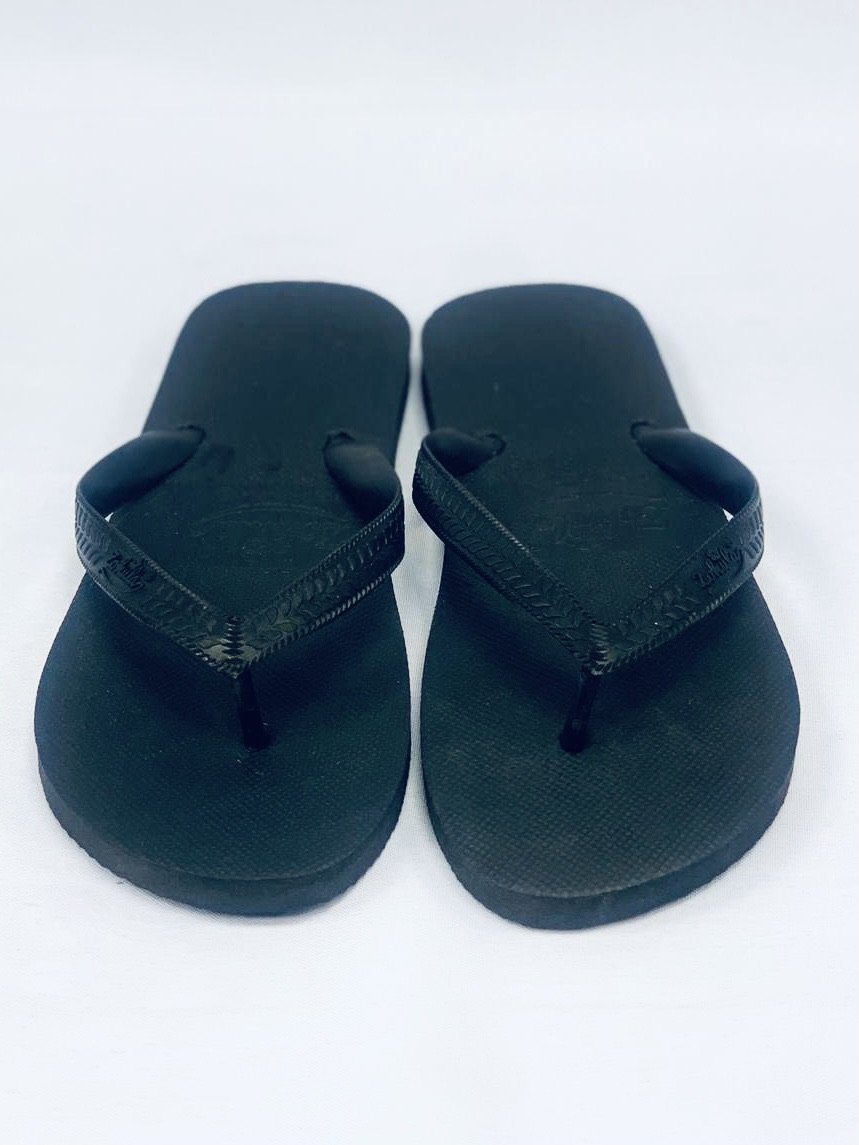 “ZOHULA” Plain Black Flip Flops